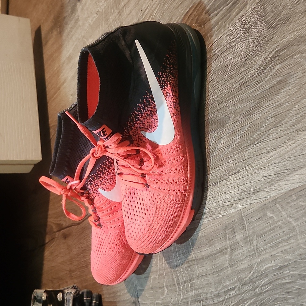 Nike Women's Zoom All Out - Size 9.5